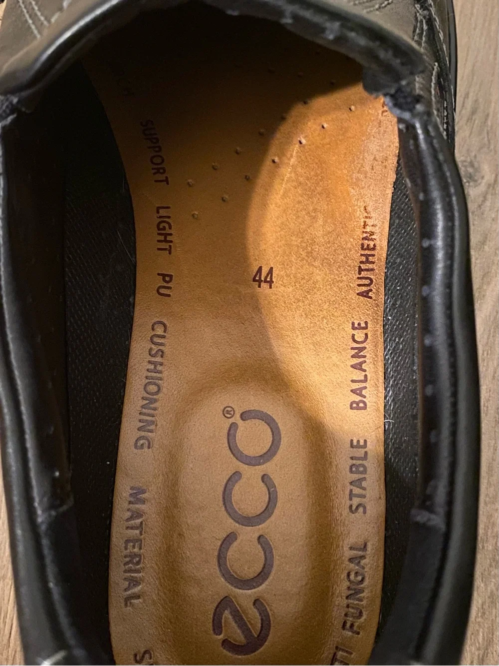 ECCO EU 44 Men’s US 10 10.5 black leather slip on loafers ltwt shock point shoes
